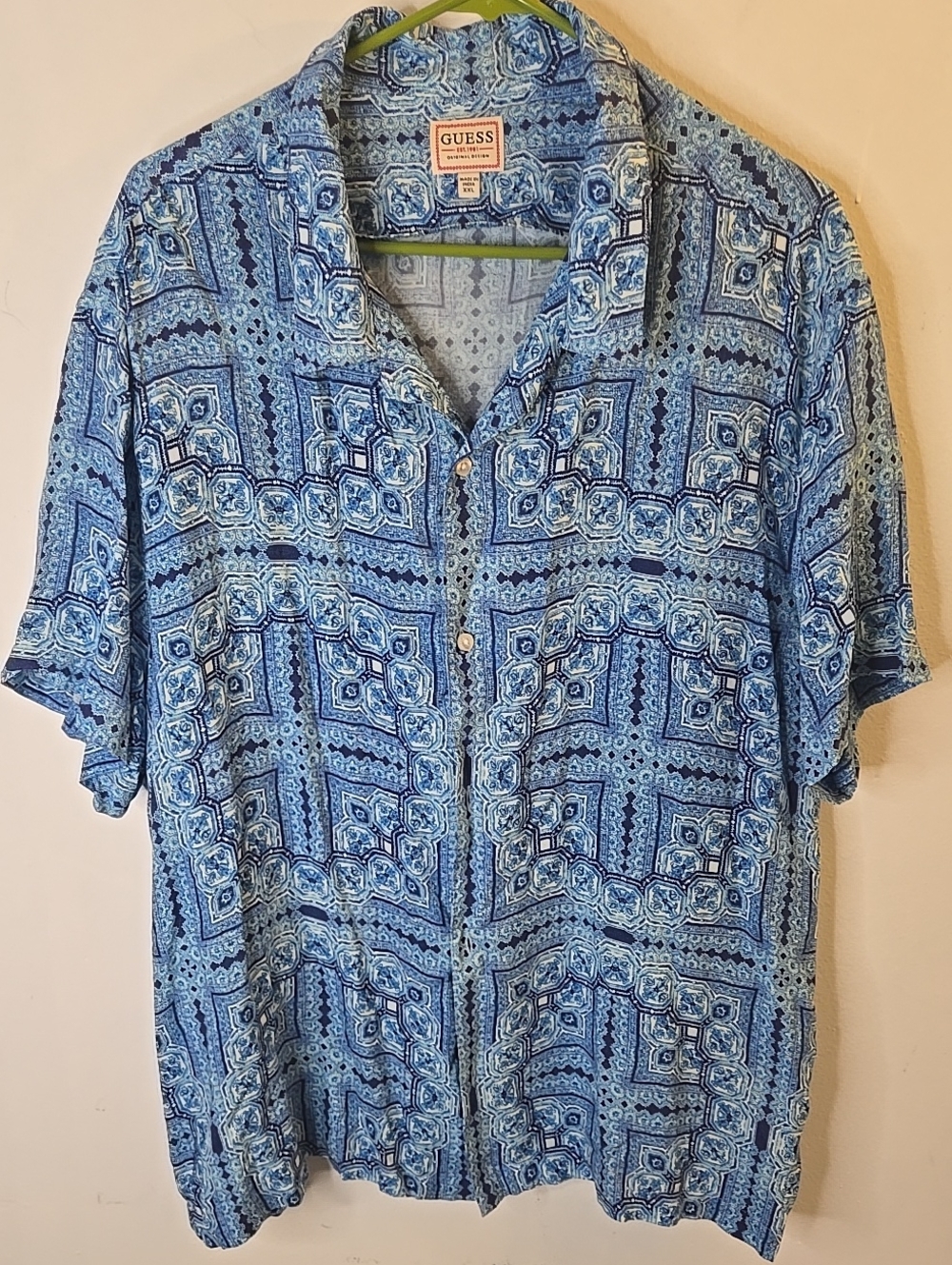 GUESS Men's Blue Geometric Short-Sleeve Button-Up Shirt